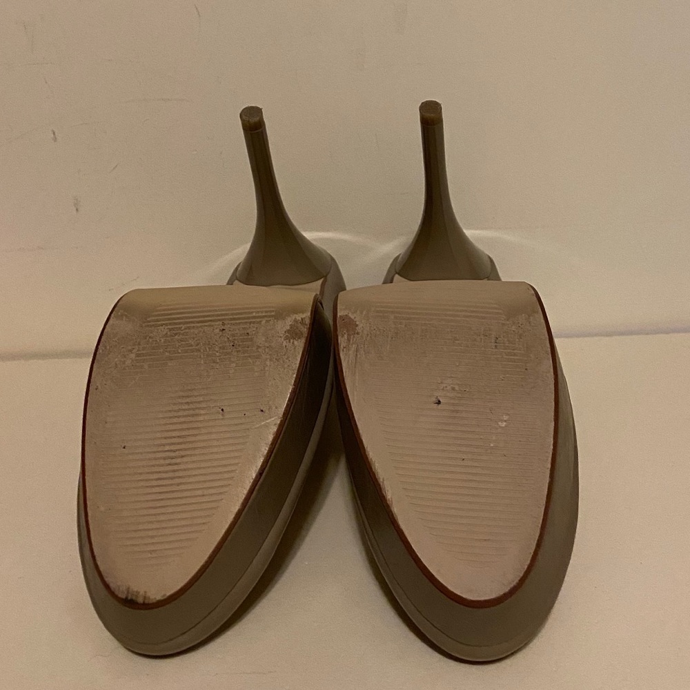 Tan heels - Picture 4 of 4